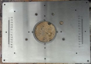 Пластина для установки в стол фрезера Hitachi (Hikoki) M8v2 с гравировкой